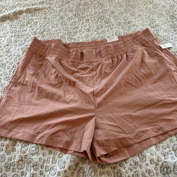 NWT Old Navy Plus Size Women's 4x Pink Shorts 4” - Picture 2 of 11